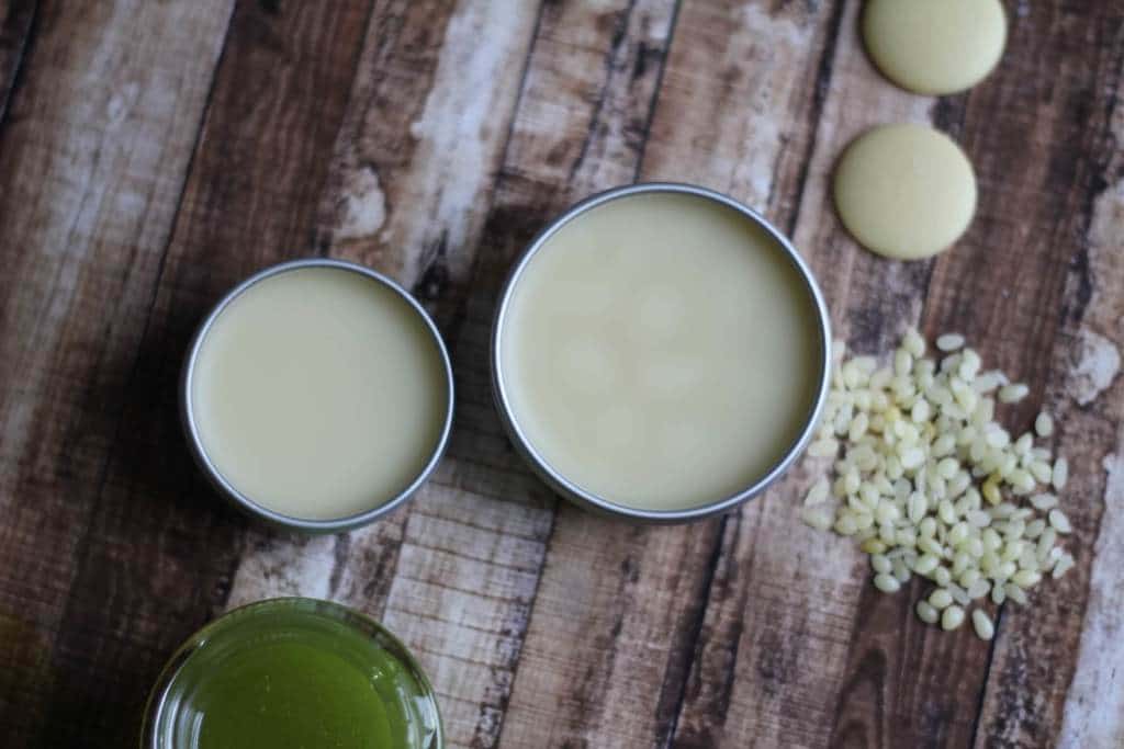 مرهم پای خانگی حاوی مواد مفید و عالی برای درمان ترک پاشنه پا است ساخت مرهم ترک پاشنه پا در خانه