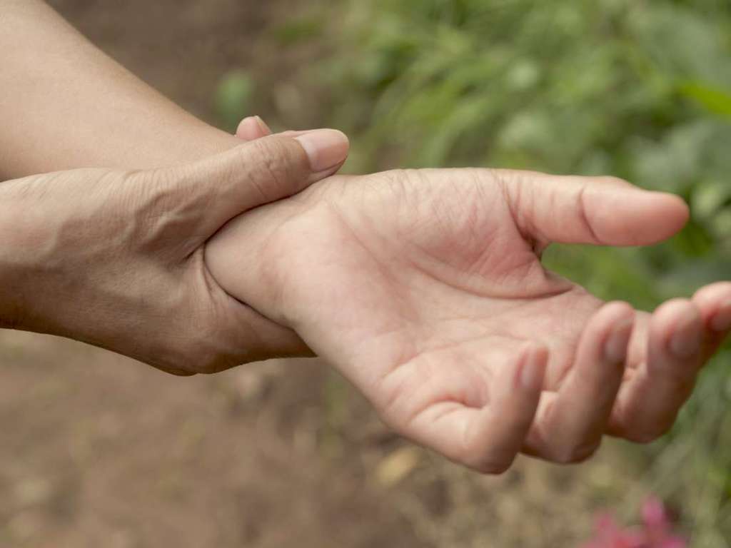 تست ESR آزمایش خون؛ نتایج نرمال و علت نتایج غیر نرمال تست ESR آزمایش خون